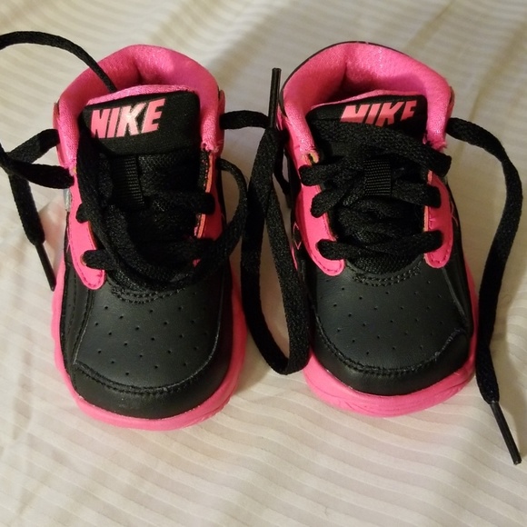 infant black nike shoes